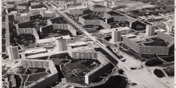 fig. E; The Bijlmermeer on an aerial photograph, ca. 1975; the ‘city of the future’ (1)