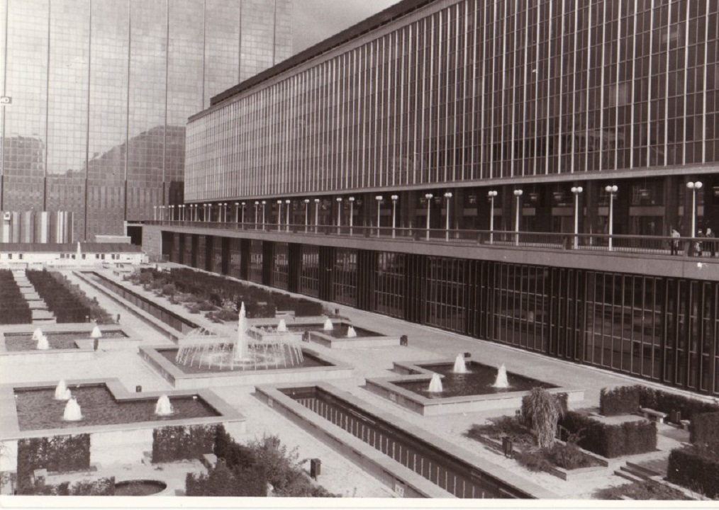 Brussels’ Administrative Centre: an Uncontrollable Urban Tumor?