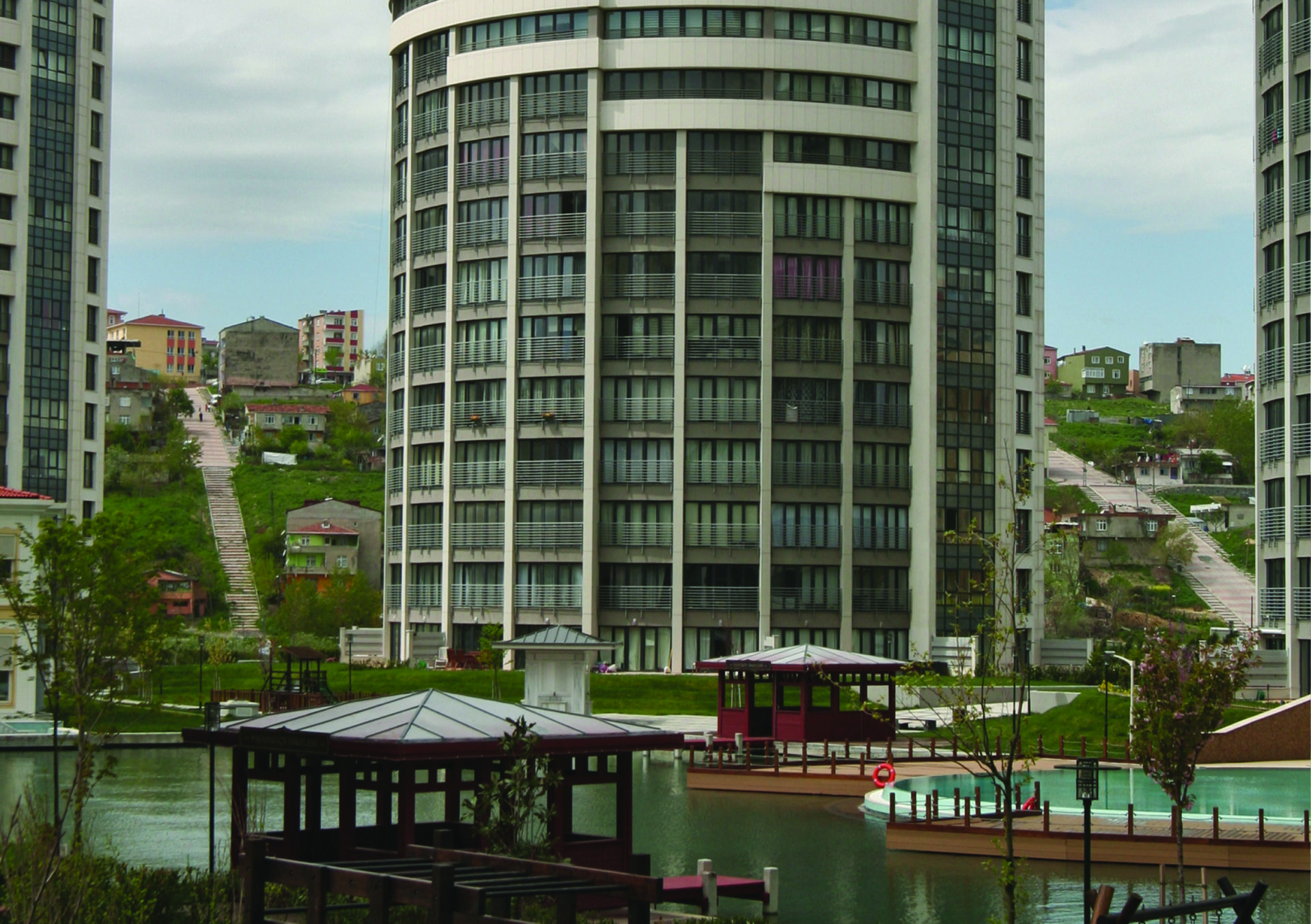 Failed Policy, Successful Architecture: Selfmade City Istanbul