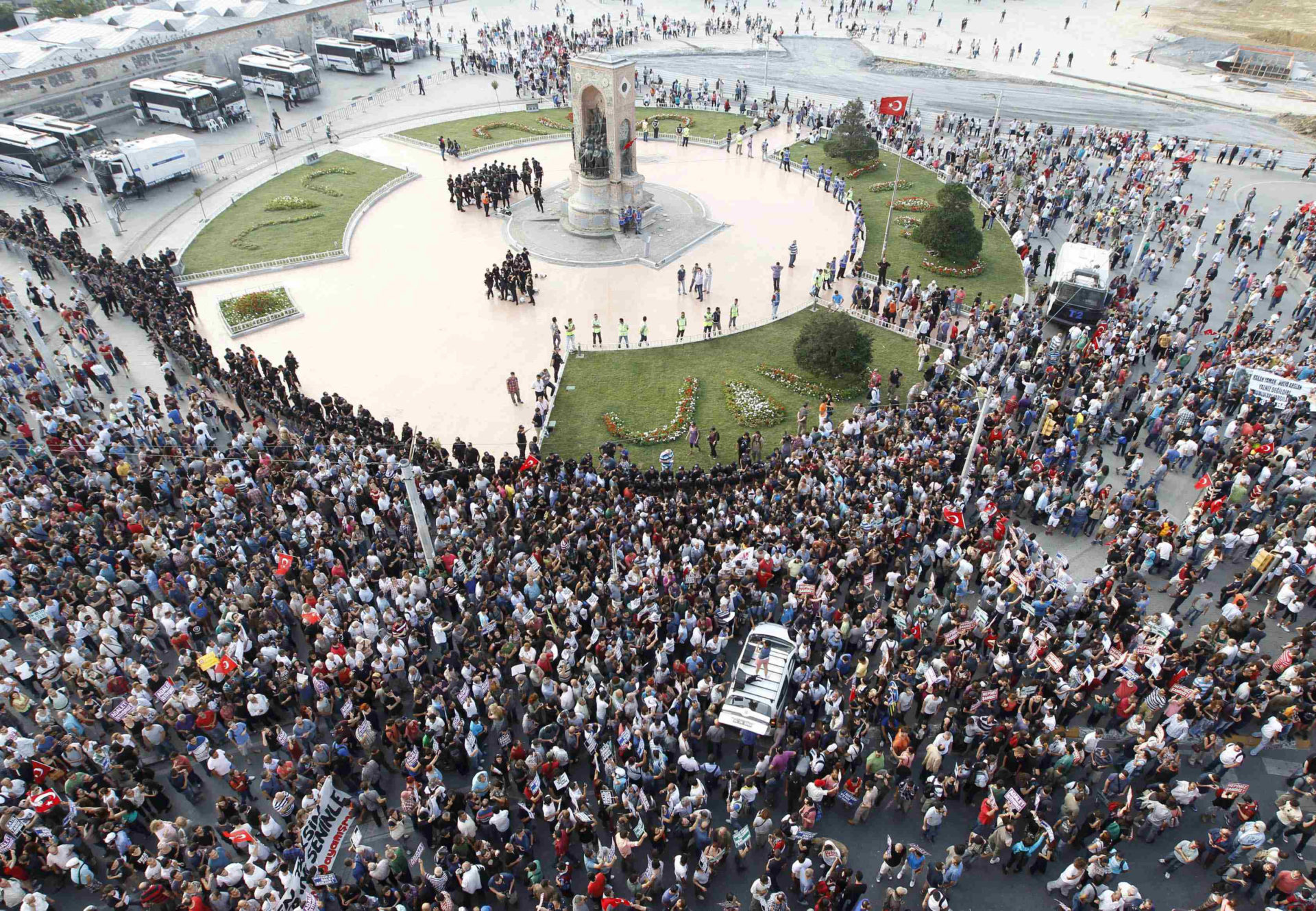 Enclosed Paradise: Istanbul’s Microcities as Megaprojects