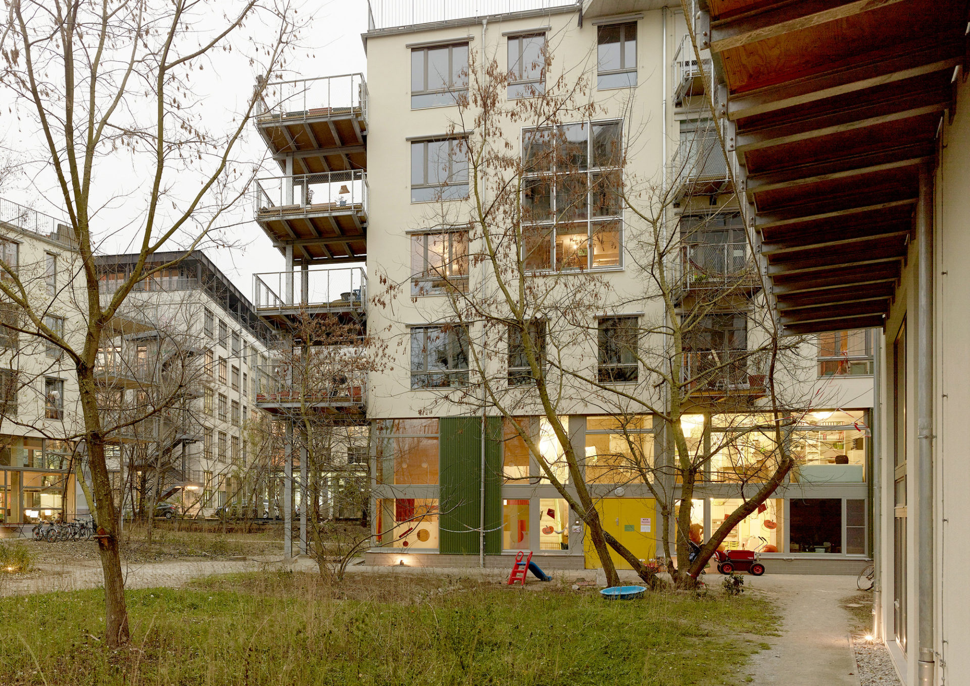 Self-Builds: Between Unruly Real Estate Markets and Failed Housing Policies