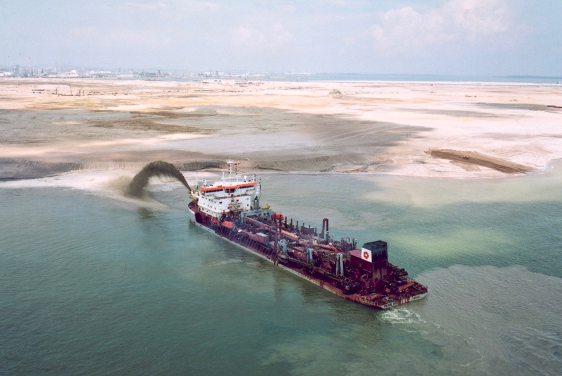 In Conquering the Sea, Singapore Erases Its History