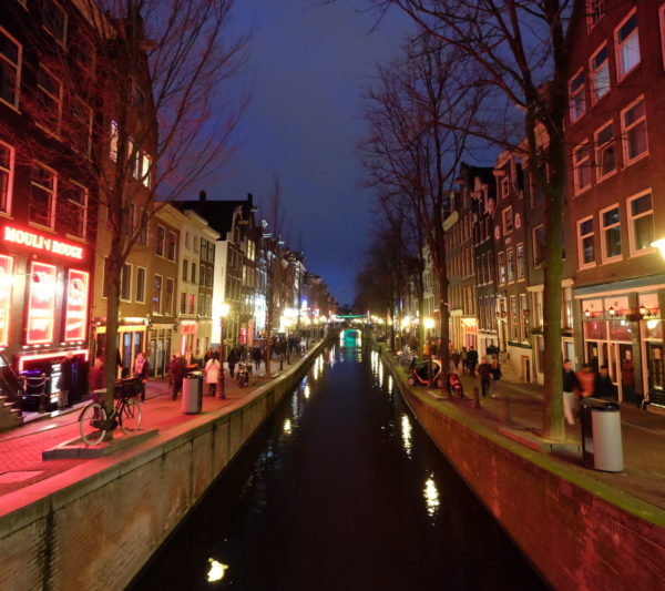 De_Wallen,_Amsterdam,_Netherlands_-_panoramio_(62)